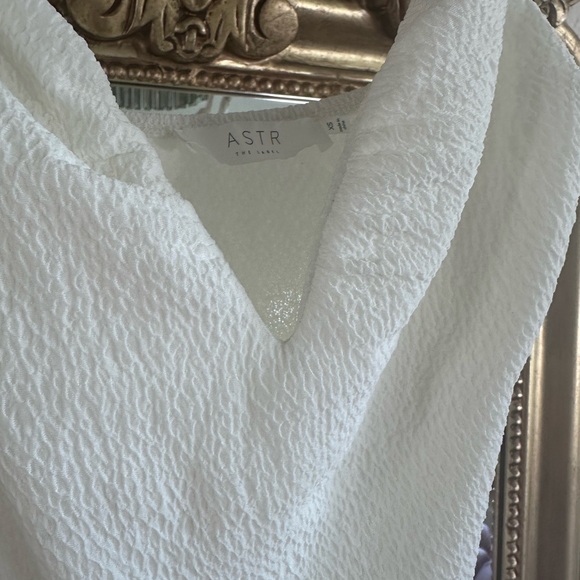 Astr Ivory Textured Sleeveless Top - Picture 3 of 4